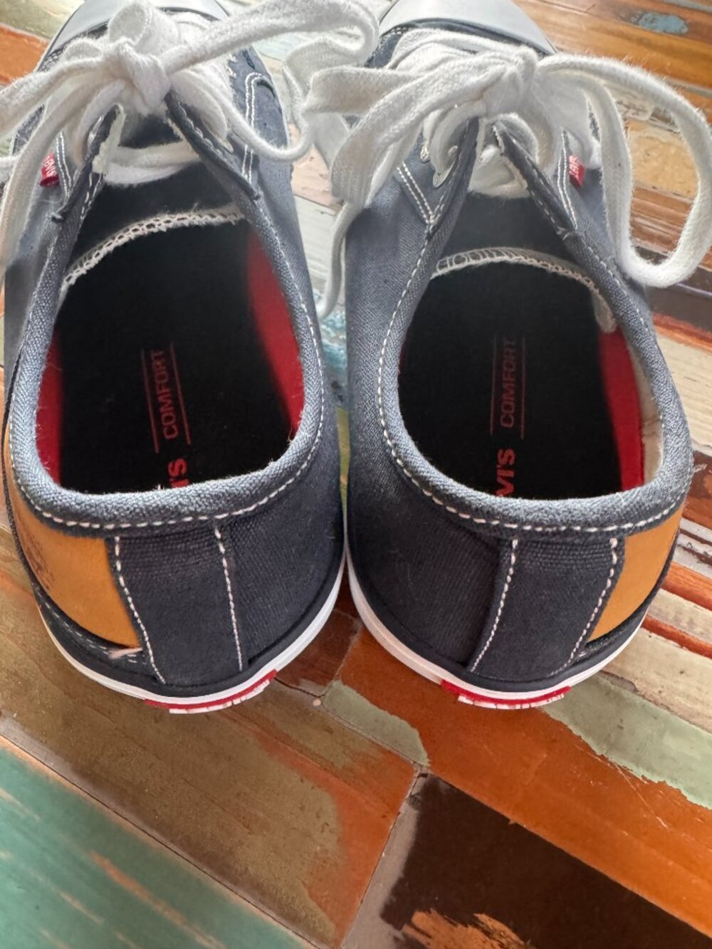Fresh Kicks! Levi's Navy Canvas Sneakers - Women 8.5 - Picture 5 of 6